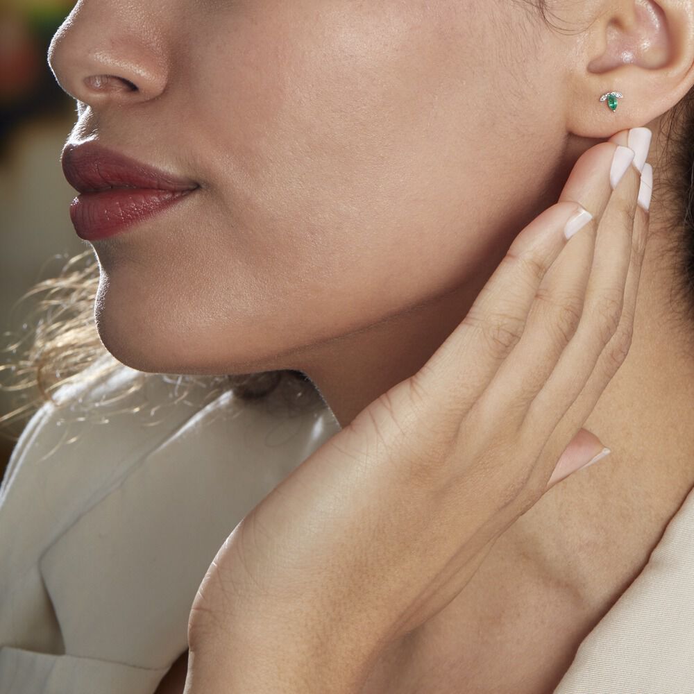 Boucles D'oreilles Puces Or Blanc Febe Emeraude Diamant -  Femme | Marc Orian