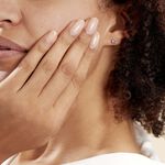 Boucles D'oreilles Puces Edy Serti Clos Or Blanc Topaze - Puces Femme | Marc Orian