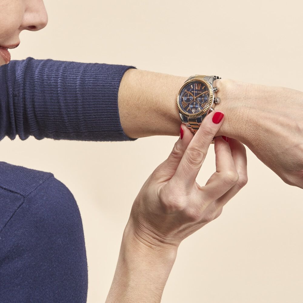 Montre michael kors online fond bleu