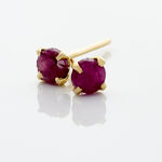 Boucles D'oreilles Puces Elea Serti Griffe Or Jaune Rubis - Puces Femme | Marc Orian