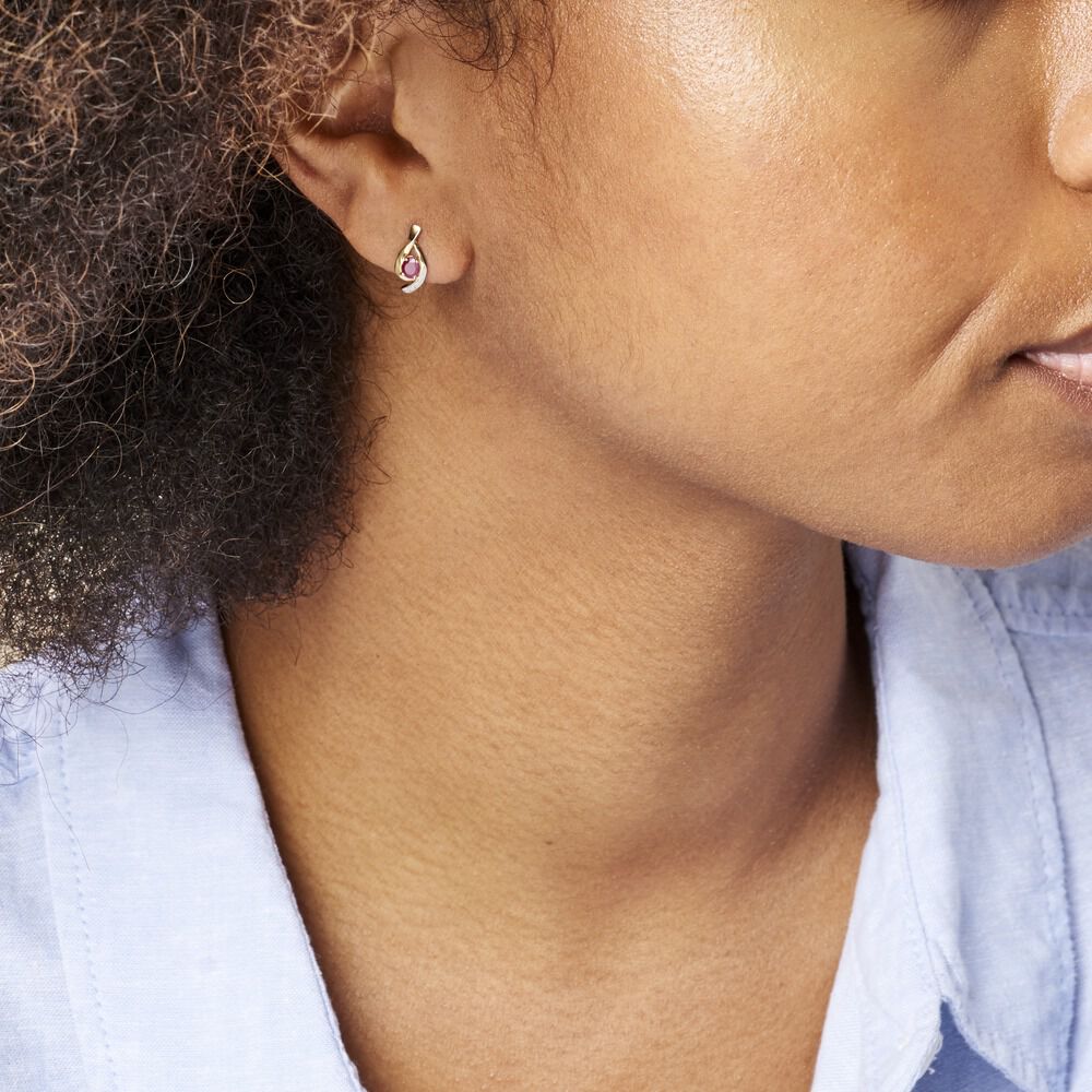 Boucles D'oreilles Puces Sagesse Or Jaune Rubis Et Diamant - Puces Femme | Marc Orian