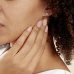 Boucles D'oreilles Puces Edy Serti Clos Or Blanc Topaze - Puces Femme | Marc Orian