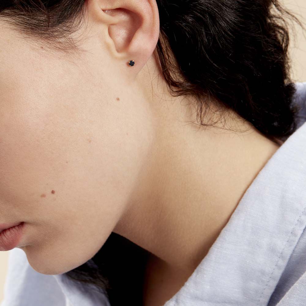Boucles D'oreilles Puces Elea Serti Griffe Or Jaune Saphir - Puces Femme | Marc Orian