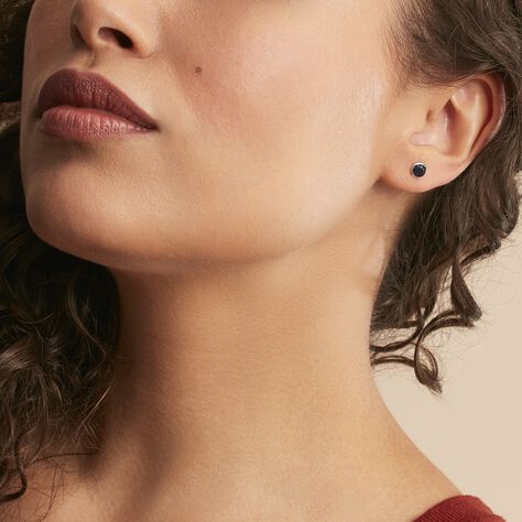 Boucles D'oreilles Puces Edy Serti Clos Or Blanc Saphir - Clous d'oreilles Famille | Marc Orian