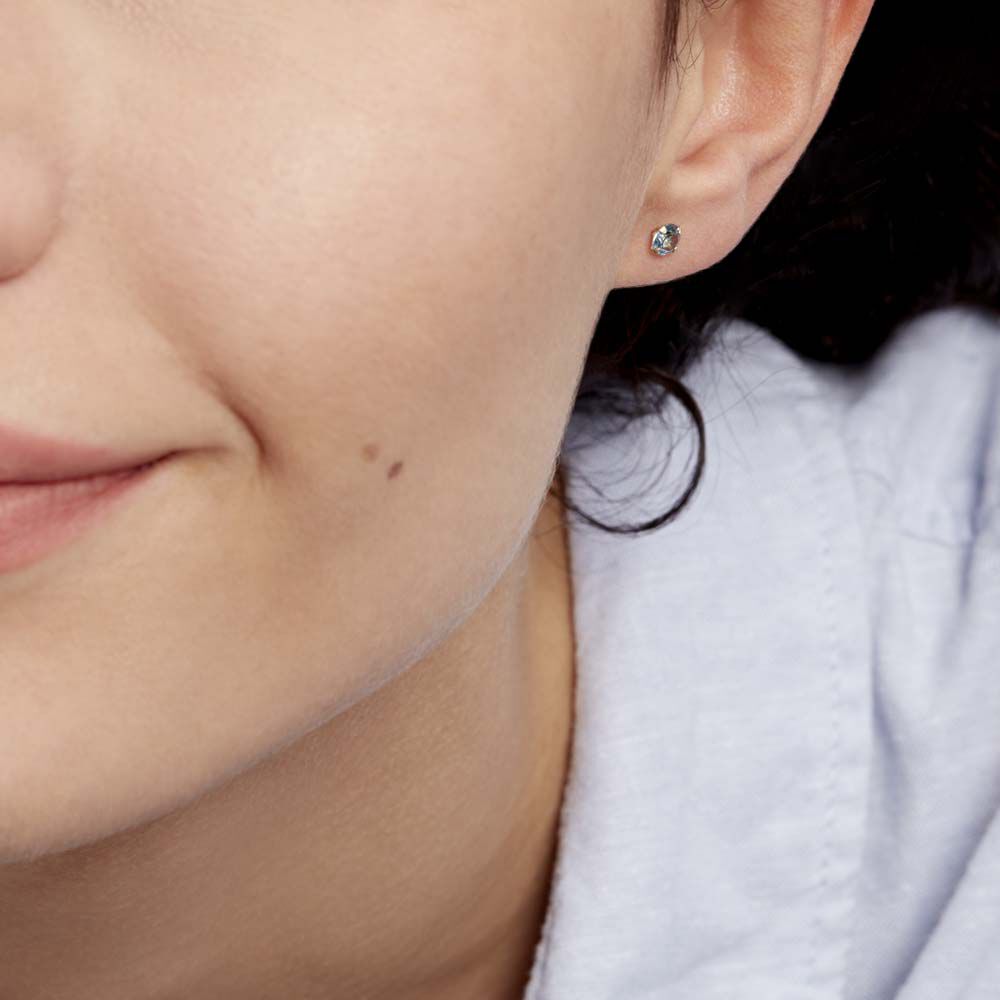 Boucles D'oreilles Puces daria Serti Griffe 3 Or Jaune Oxyde - Puces Femme | Marc Orian
