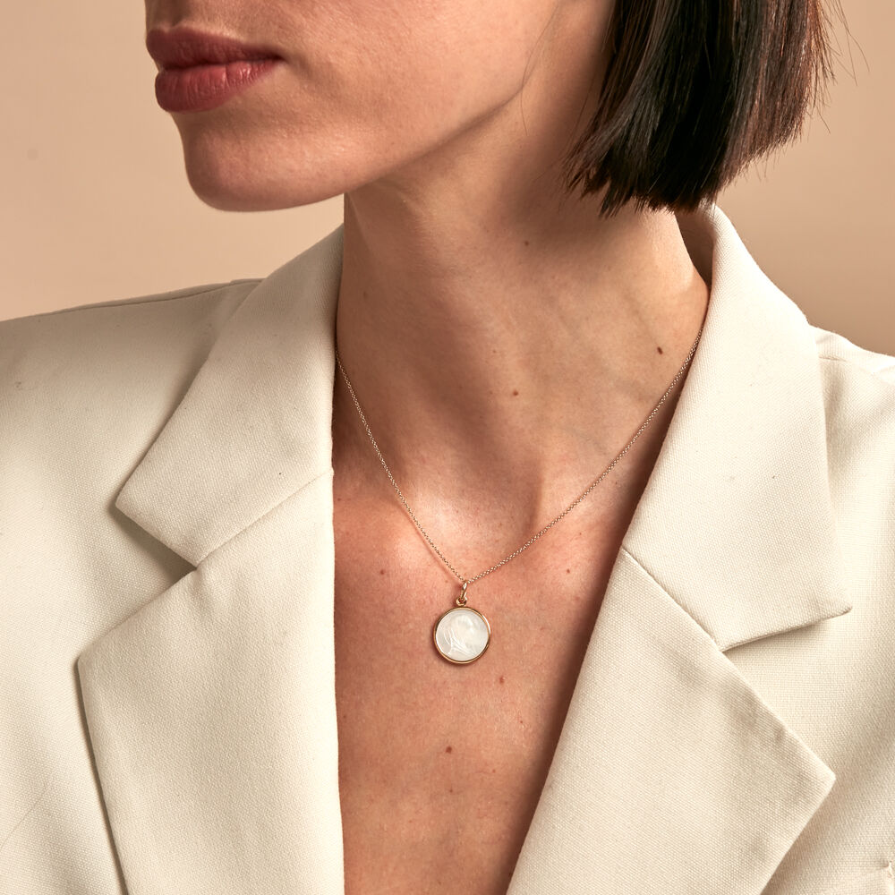 Pendentif Marie Or Jaune Nacre - Médailles et médaillons Famille | Marc Orian