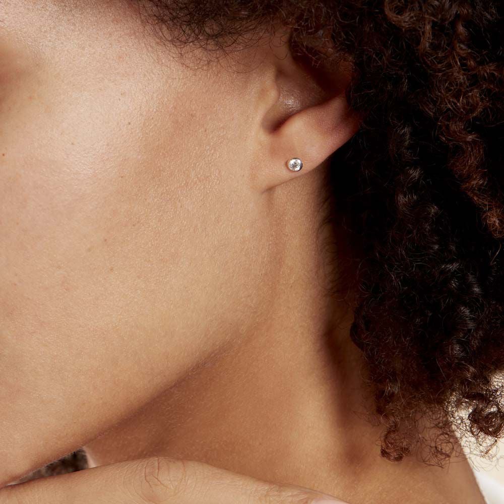 Boucles D'oreilles Puces Daria Serti Clos Or Blanc Oxyde De Zirconium - Puces Femme | Marc Orian