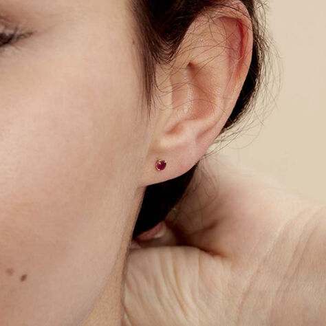 Boucles D'oreilles Puces Elea Serti Griffe Or Jaune Rubis - Clous d'oreilles Femme | Marc Orian